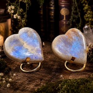 Blue Flash Moonstone Heart — photo 1