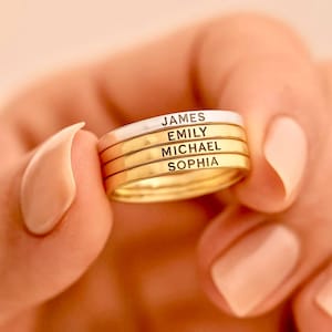 Bague prénom superposable Dainty | Bague fine gravée personnalisée | Bague prénom délicate | Anneau empilable personnalisé | Cadeau personnalisé pour elle
