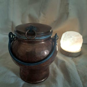 Antique Copper Storage Jar with Lid & Handle – Hand-Hammered, Tinned Interior, Rustic Farmhouse Kitchen Decor
