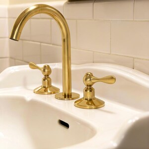 Unlackierter Messing-Badezimmerhahn, Schwanenhals-3-Loch-Waschtischhahn, Dual Griff