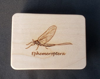 Pudełko na muchy grawerowane laserowo