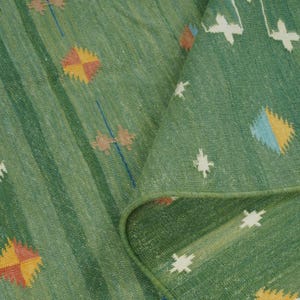 Handgeweven groen kelimtapijt – modern geometrisch vloerkleed, groot woonkamertapijt, boho minimalistisch platgeweven vloerkleed, aangepast formaat beschikbaar