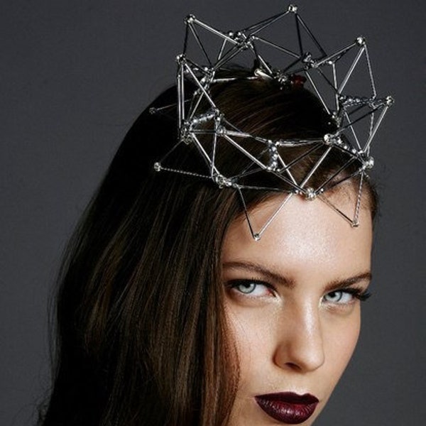 Corona geométrica, tocado de moda, accesorio para el cabello cromado inusual, tendencia de geometría para mujeres con estilo, corona geométrica, estilo 3D