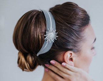 Minimalistic headpiece for a bride,bridal hair accessory, headband with a sparkle ,wedding headpiece, bridal wreath, bridal simple accessory