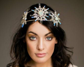 Corona di quarzo trasparente opalino ASTERIA, corona di cristallo per una sposa stravagante, tiara insolita, design a stella, corona alternativa dichiarazione luna