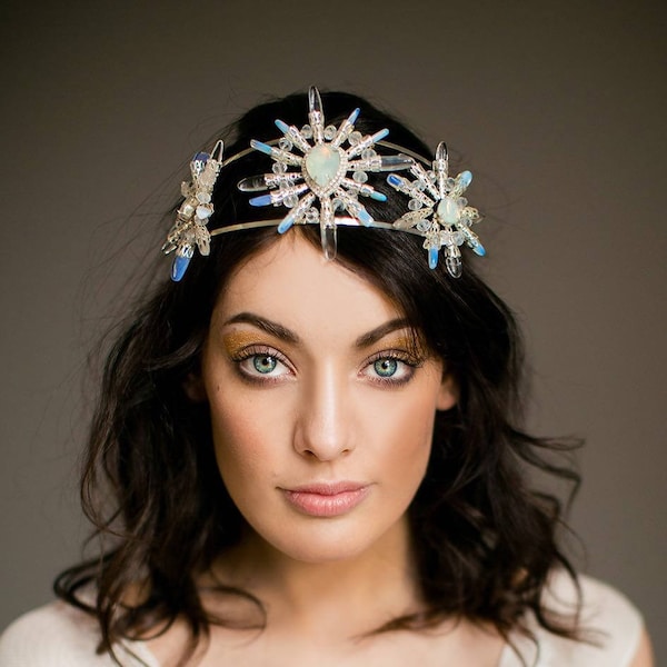 Corona de cuarzo transparente ópalo ASTERIA, corona de cristal para una novia caprichosa, tiara inusual, diseño de estrella, corona alternativa luna declaración
