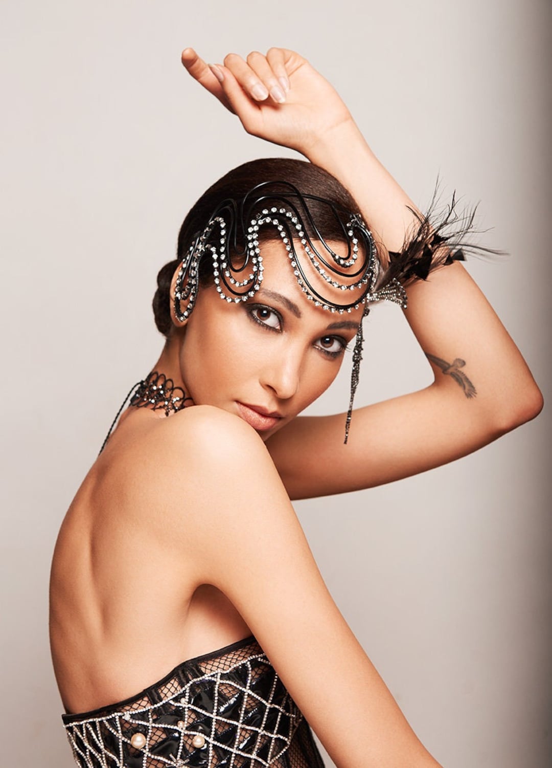 ヴィンテージ風のフィンガーウェーブスタイルのアクセサリー