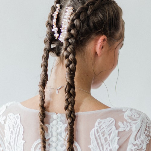 Arethusa - biwa pearls bridal combs, unusual hair accessory with pearls for a modern bride, contemporary shops accessory with japanese pearls