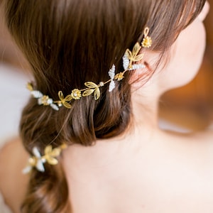 Golden hairvine with intricate leaves for a modern bride,  bohemian accessory, bridal golden wreath, woodland autumn headpiece, divine