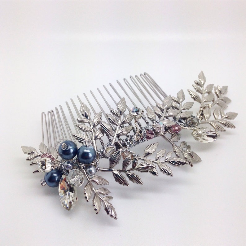 Silver floral vintage inspired hair comb with metal leaves, bridal headpiece with floral motive, bridal hair accessory in gray image 1