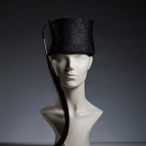 Elegante cappello di paglia nero con nappa lunga e spilla dorata, ispirato a Osman, copricapo audace con crine di cavallo, stile turbante marocchino, estivo