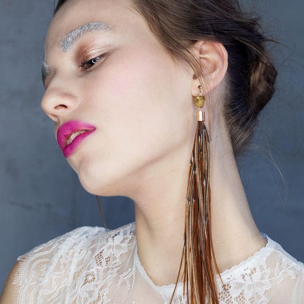 Unusual long feather earrings, stylish long earrings with a druzy gold crystal,fashion accessory with feathers, ivory dangle drop earrings