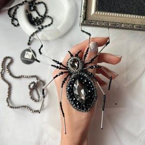 Gothic Spider Brooch – Handmade Embroidered Black Crystal Beaded Spider Pin, insect world gift, unique present, beaded animal accessory