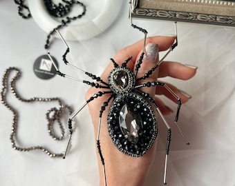 Gothic Spider Brooch – Handmade Embroidered Black Crystal Beaded Spider Pin, insect world gift, unique present, beaded animal accessory