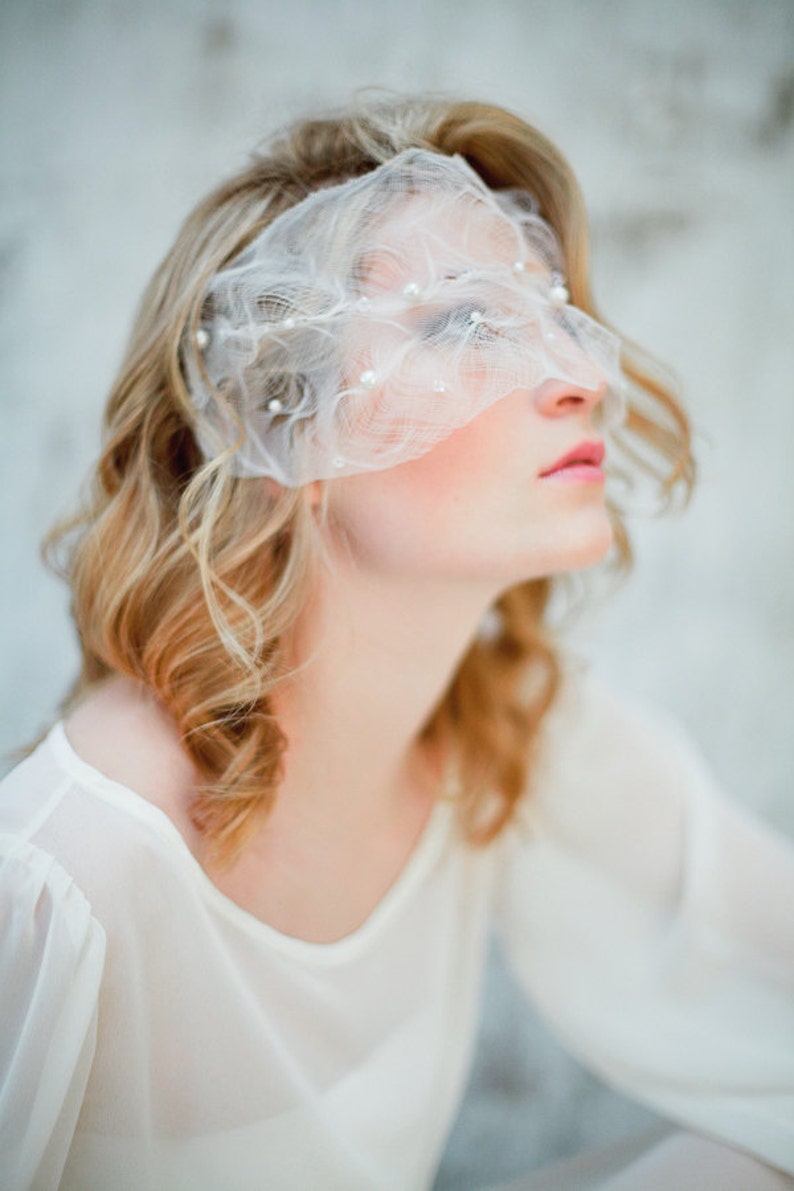 Unconventional veil, crinoline, beaded birdcage, face cover, for a bride with exceptional style, stylish headpiece, image 4