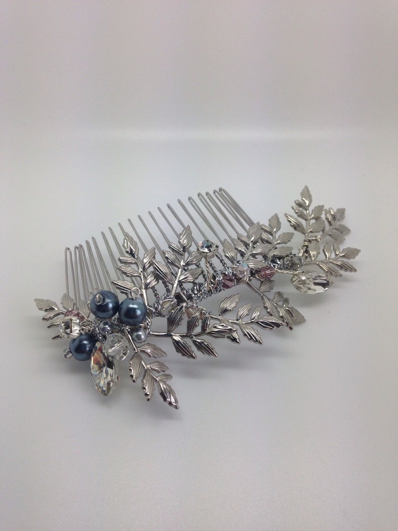 Silver floral vintage inspired hair comb with metal leaves, bridal headpiece with floral motive, bridal hair accessory in gray image 2