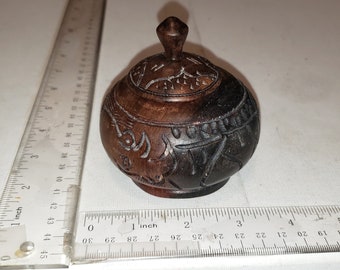 Vintage carved round trinket dish with lid excellent condition