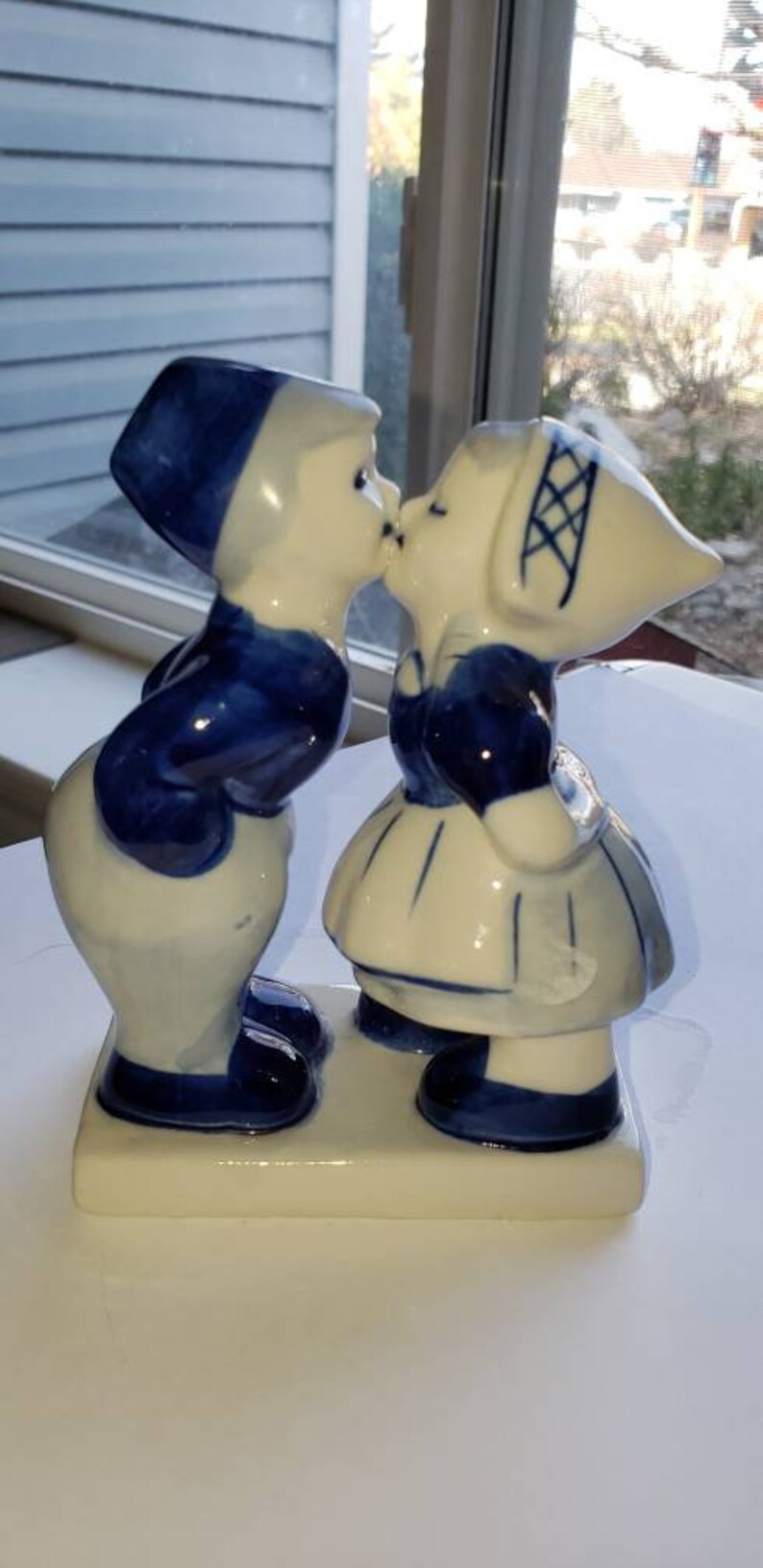 Vintage Dutch Boy and Girl Kissing Blue Delft Figurine HOLLAND ...