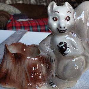 Ceramic squirrel planter excellent condition vintage