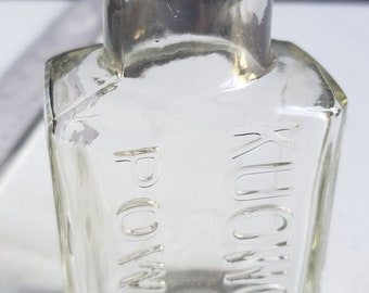 Vintage Kuowows powder bottles clear glass excellent condition