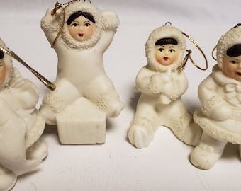 4 adornos navideños de cerámica estilo Snowbabies excelente estado
