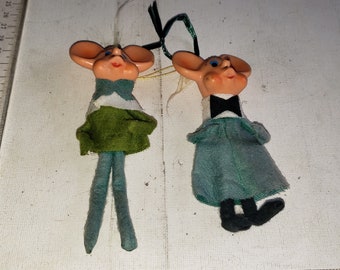 Set of 2 vintage singing mice Christmas ornaments decor pieces good condition