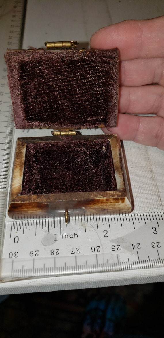 Unique tiny camel bone carved trinket box excelle… - image 3