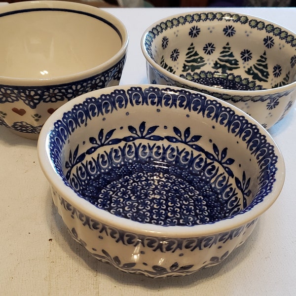 Set of 3 Polish pottery bowls Christmas winter theme excellent condition