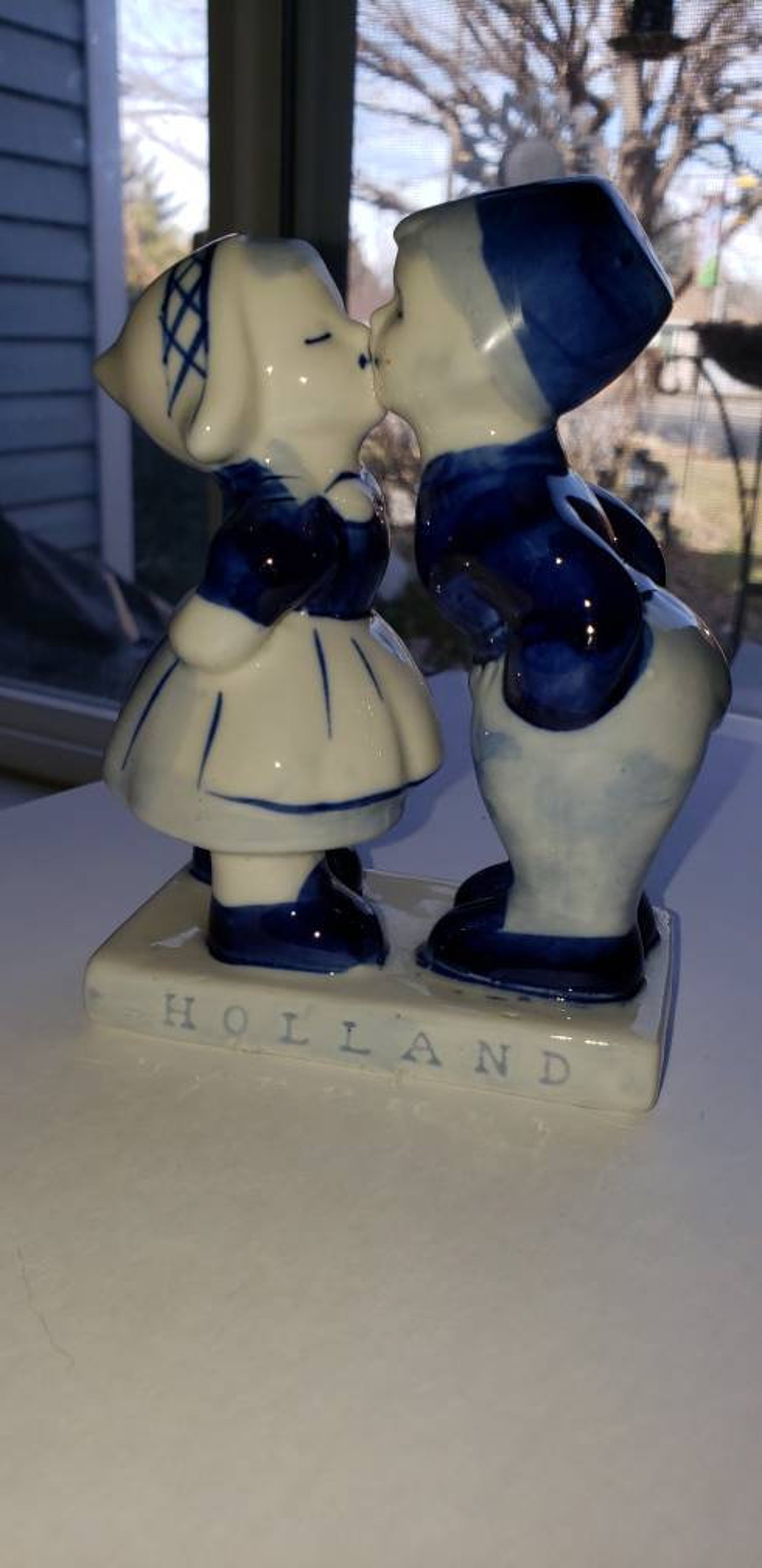 Vintage Dutch Boy and Girl Kissing Blue Delft Figurine HOLLAND ...