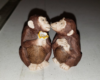 Monkey salt and pepper shakers ceramic excellent condition