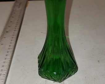 Green Hoosier glass bud vase excellent condition