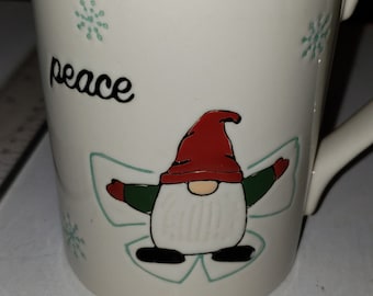 Christmas winter Gnome coffee mug excellent condition