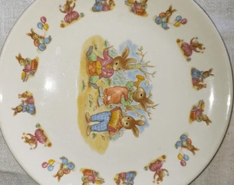 Childs plate bunnies excellent condition