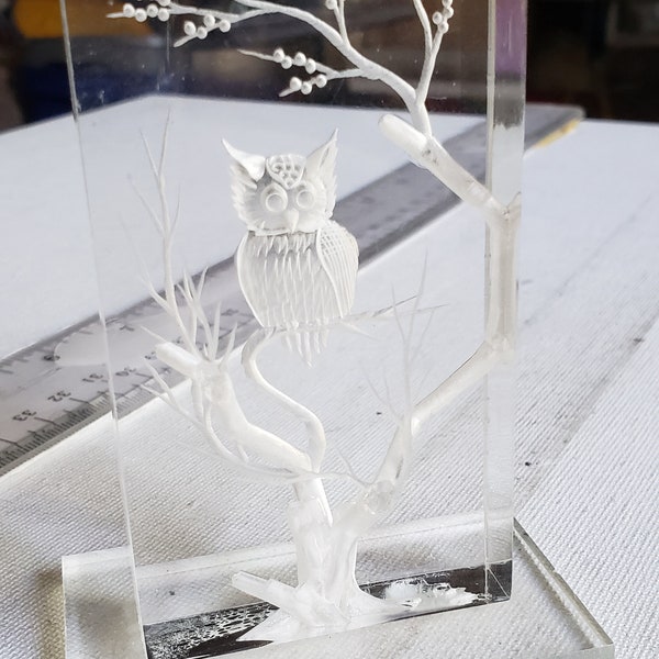 Lucite reverse carved owl figurine excellent condition