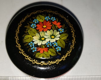 small round hand painted tin flowers excellent condition