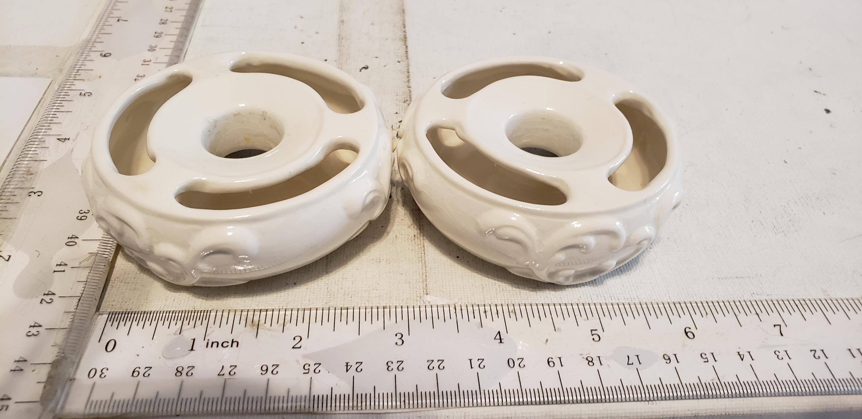 Vintage GOEBEL Germany – Fixateur Floral En Porcelaine Rond 8.5 Pouces