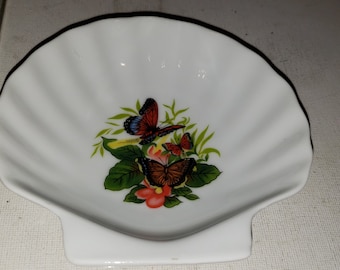 Flores de plato de baratija de concha de porcelana excelente estado