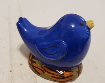 Single shaker ceramic blue bird excellent condition