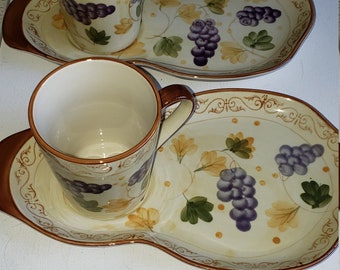 2 Temptations snack plates and cups excellent condition