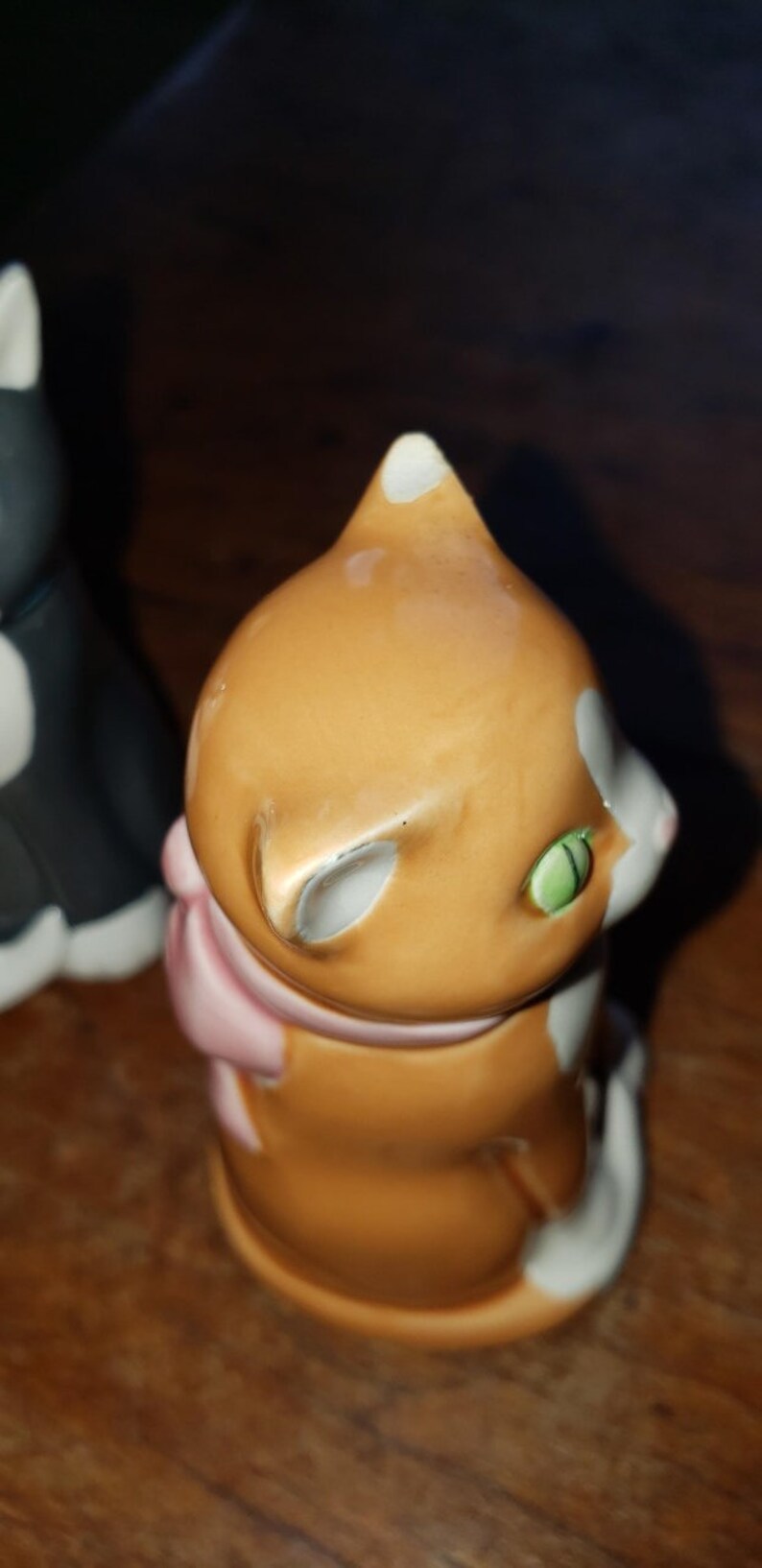 2 Sitting cat figurines small chip on one ear good condition