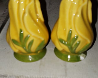 Set of yellow Franciscan poppy salt and pepper shakers chip on one
