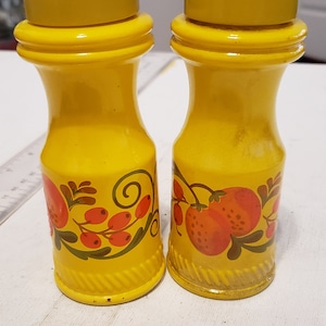 AVON Yellow/AVONシェーカー/MustarD/Pepper Avon Mustard Yellow Salt & Pepper Shakers - Etsy