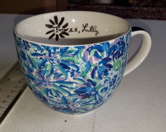 Blue ceramic Lilly Pulitzer coffee mug excellent condition