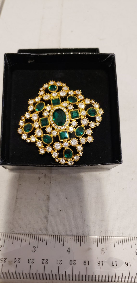 Joan Rivers brooch in original box excellent condi