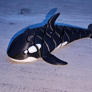 Articulated 3D Printed Orca Whale – Flexible PLA Killer Whale Figurine – Ocean Animal Fidget Toy or Desk Display