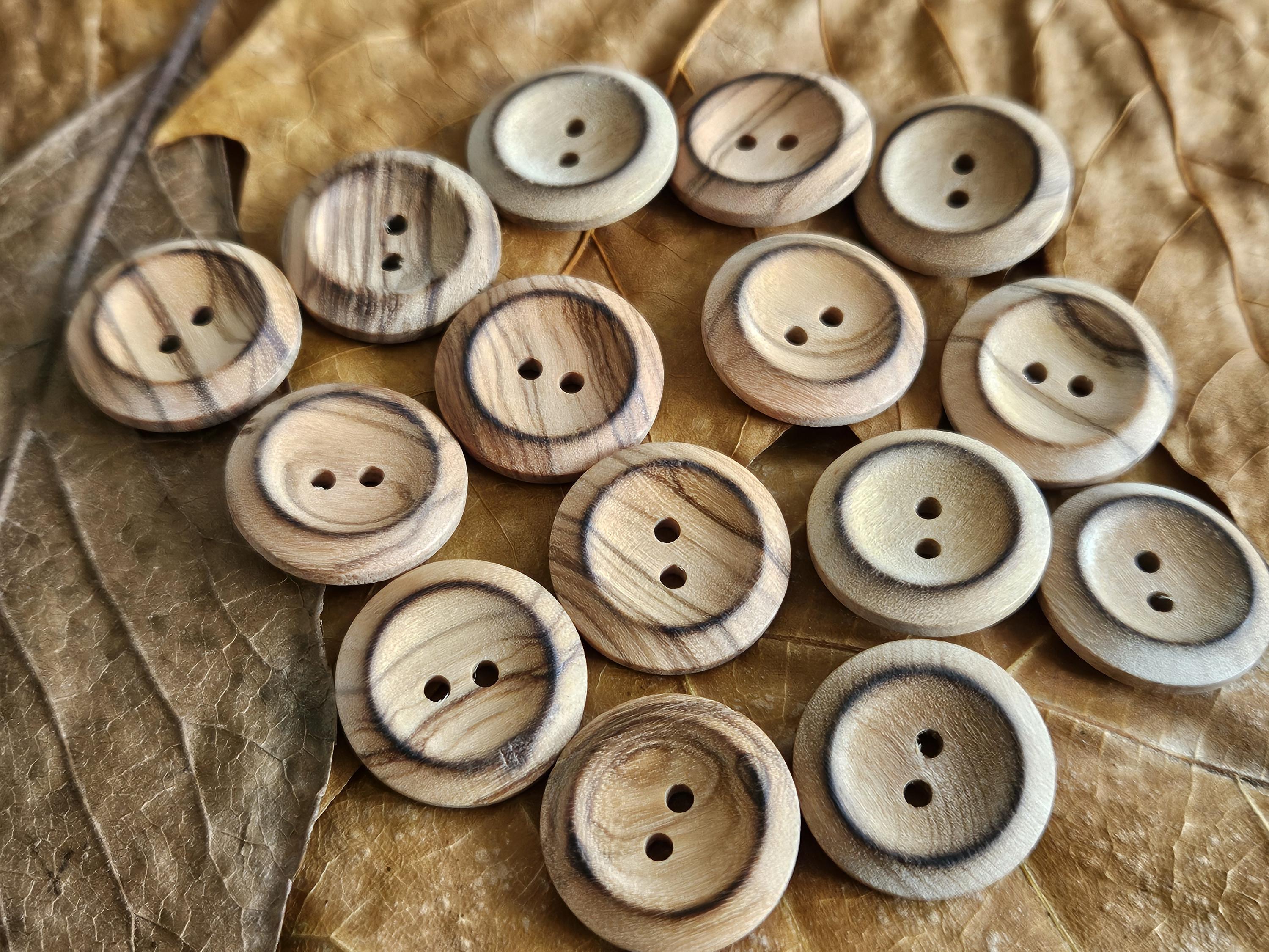 50 Bottoni In Legno A Forma Di Pesce Colorati - 18x25 Mm, 2 Fori, Per Cucito Creativo E Scrapbooking - 2
