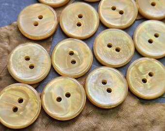 20.3mm MARIGOLD Buttons   13/16" Polyester pearl with Rainbow effect (32 Ligne)