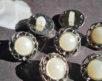 15mm  Buttons  9/16" Silver & Pearl look (lightweight)