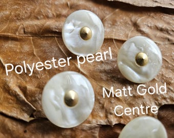 20.3mm Cream Polyester Pearl & Matt Gold designer Buttons   13/16"