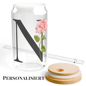 Initial Glas N mit Blumen personalisiertes Trinkglas mit Bambusdeckel & Strohhalm, nachhaltiges Glas für Iced Coffee u. Wasser, Geschenkidee